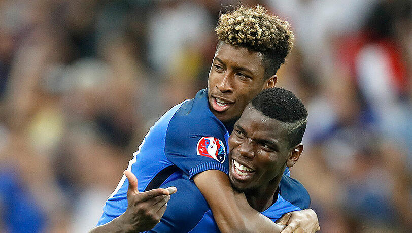 Sie mögen sich: Bayern-Profi Kingsley Coman (oben) und Paul Pogba von Manchester United kennen sich aus der französischen Nationalmannschaft und aus gemeinsamen Zeiten bei Juventus Turin. Sie mögen sich: Bayern-Profi Kingsley Coman (oben) und Paul Pogba von Manchester United kennen sich aus der französischen Nationalmannschaft und aus gemeinsamen Zeiten bei Juventus Turin.