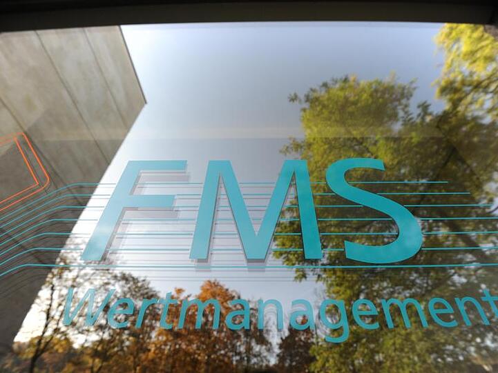 Der Schriftzug von FMS Wertmanagement am Firmensitz in München. Foto: picture alliance / Andreas Gebert/dpa/Archivbild