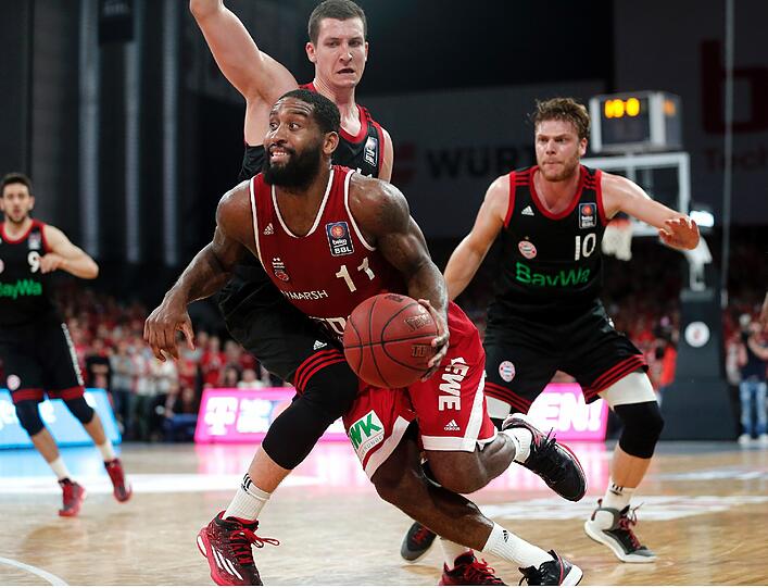 Shooting Guard Lucca Staiger (1 Basketball)