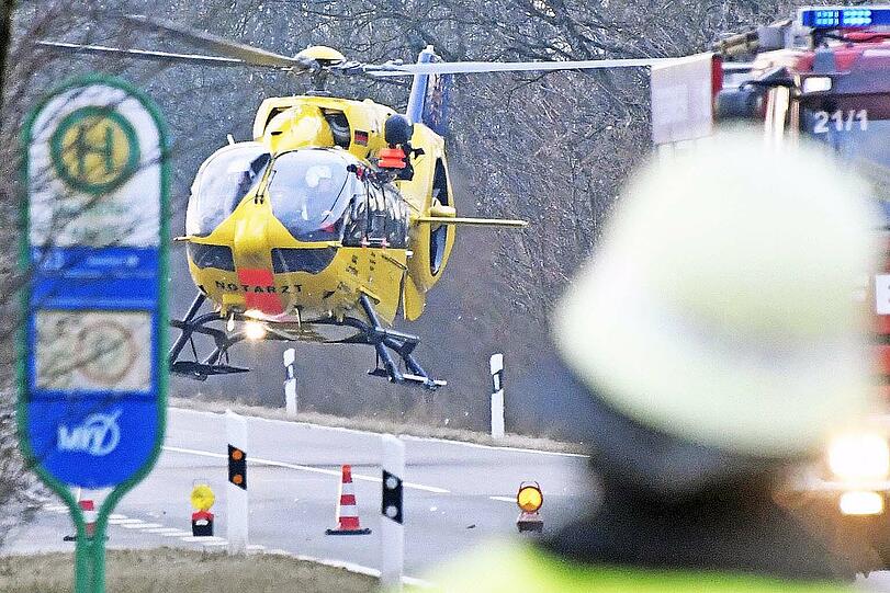 Bei dem Unfall wurden beide Fahrzeuge massiv beschädigt.
