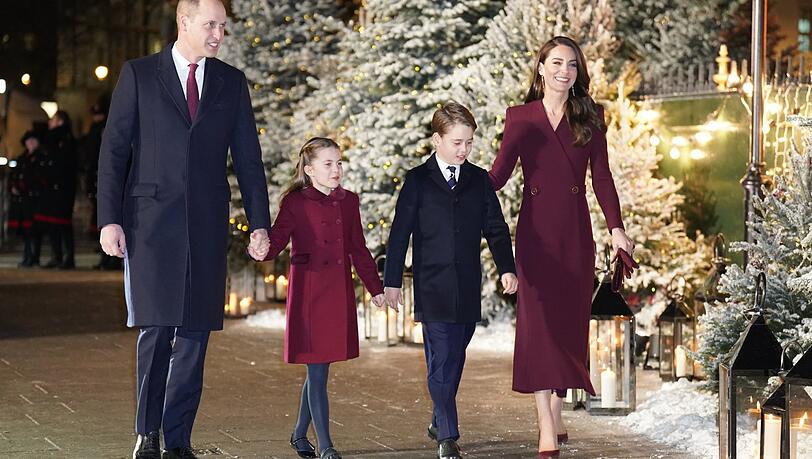 Betont fröhlich: Prinz William und Prinzessin Kate mit ihren zwei ältesten Kindern Prinz George und Prinzessin Charlotte auf dem Weg zum Konzert.