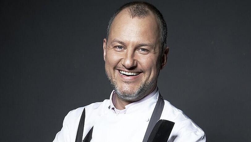 Frank Rosin ist fit mit den Messern Frank Rosin ist fit mit den Messern