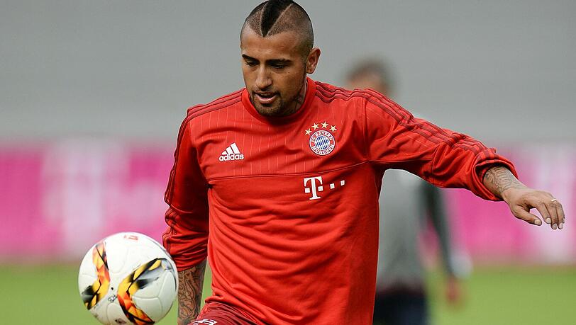 Arturo Vidal bei seinem ersten Training mit dem FC Bayern. Arturo Vidal bei seinem ersten Training mit dem FC Bayern.