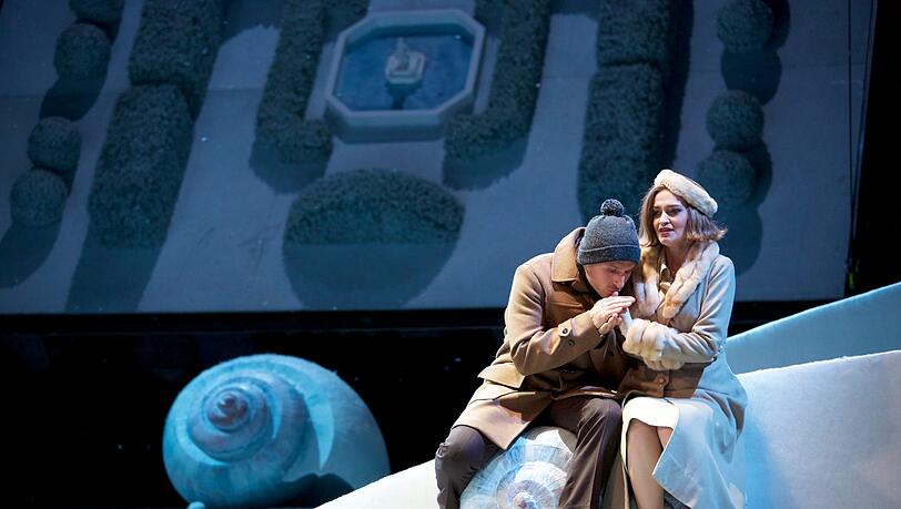 Hans Werner Henzes "Der junge Lord" in der Inszenierung von Brigitte Fassbaender im Gärtnerplatztheater. Hans Werner Henzes "Der junge Lord" in der Inszenierung von Brigitte Fassbaender im Gärtnerplatztheater.