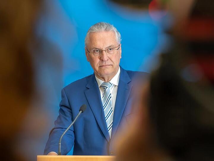 Joachim Herrmann (CSU), Innenminister von Bayern, während einer Veranstaltung. Foto: Peter Kneffel