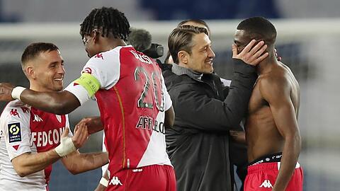 Trainer Niko Kovac (2.v.r) gewann mit der AS Monaco das Spitzenspiel bei Paris Saint-Germain.