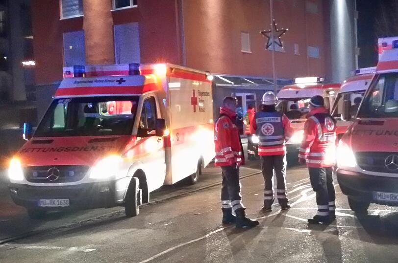 Bei dem Brand in Mühldorf wurden insgesamt sechs Menschen verletzt.