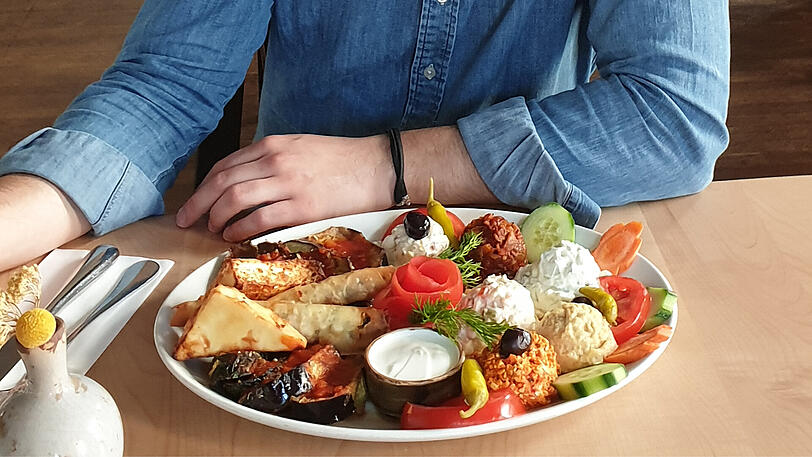 Den Vorspeisenteller für Zwei gibt&rsquo;s für 16,90 Euro.