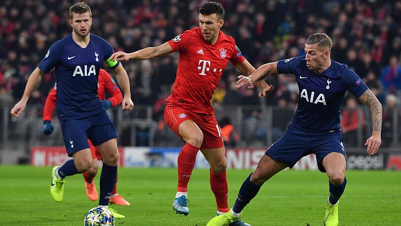 Ivan Perisic muss sich gegen Toby Alderweireld (rechts) und Eric Dier von Tottenham Hotspur behaupten.