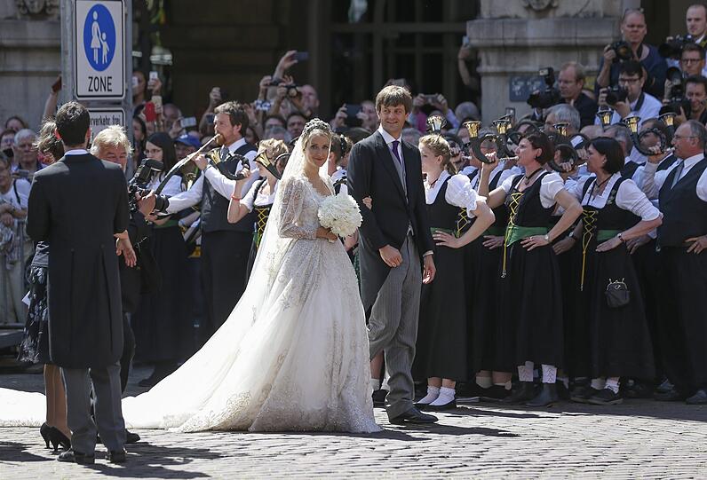 Ernst August jr. von Hannover und seine Frau Ekaterina verlassen am 08. Juli 2017 nach ihrer kirchlichen Trauung die Marktkirche in Hannover