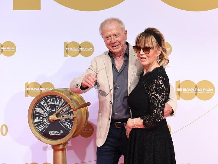 Der Filmemacher Wolfgang Petersen mit seiner Frau Maria auf dem Bavaria Film Fest Empfang. Foto: Felix Hörhager
