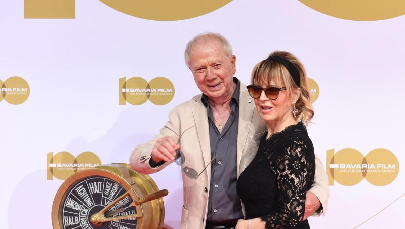 Der Filmemacher Wolfgang Petersen mit seiner Frau Maria auf dem Bavaria Film Fest Empfang. Foto: Felix Hörhager Der Filmemacher Wolfgang Petersen mit seiner Frau Maria auf dem Bavaria Film Fest Empfang. Foto: Felix Hörhager
