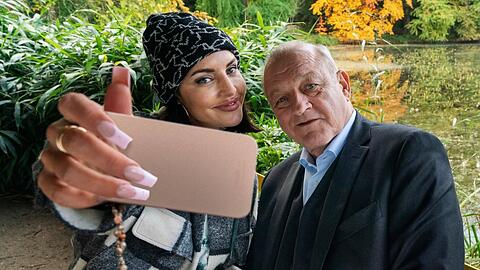 "Wilsberg: Folge mir": Wilsberg (Leonard Lansink) ermittelt in einem Mordfall um eine junge Frau, die irrtümlich für die Influencerin Bonnie von Laer (Johanna Ingelfinger) gehalten wurde.