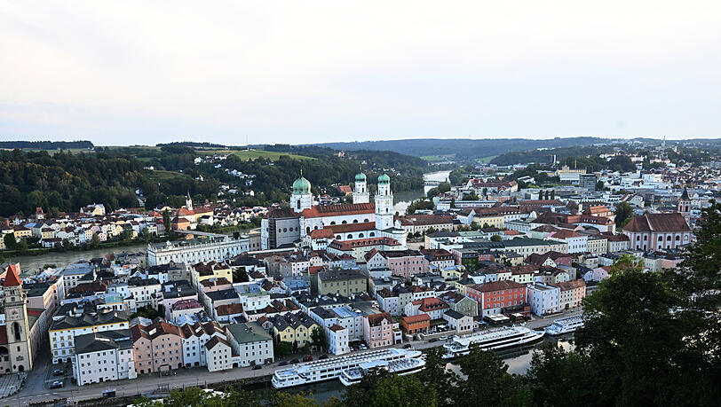 Die Stadt Passau mit dem Flüssen Inn, Donau und Ilz.