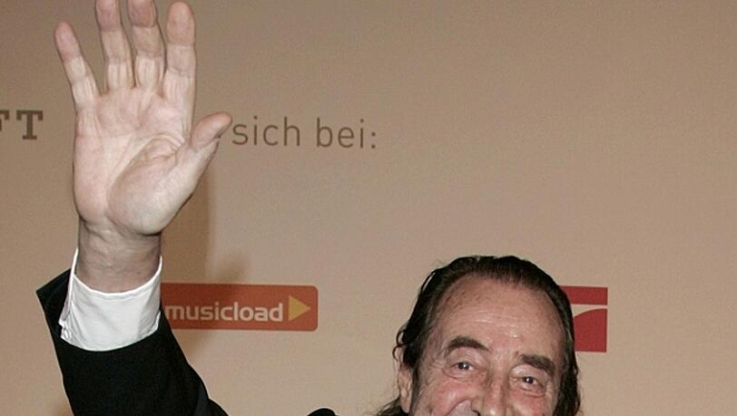 Musik-Manager Monti
Lüftner (&dagger; 77): Auf dem
Betriebsgelände &bdquo;AR
reenergie + rohstoffe
GmbH&ldquo; (Foto unten) in
Garching bei München
wurde der Manager am
7. Mai 2009 von einem
Laster überrollt.