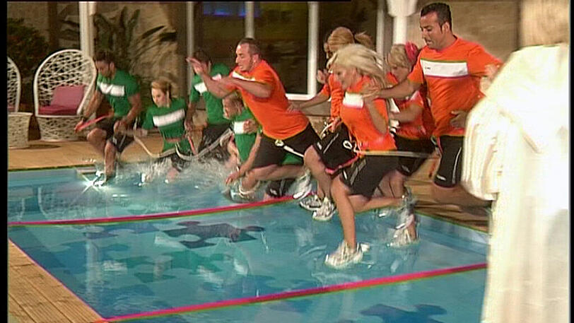 Big Brother: Tag 8 - Zickenzoff und Gruppen-Duschen