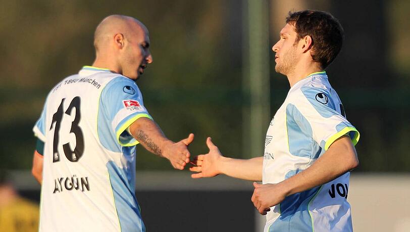 Der Abschied von der großen Bühne. Necat Aygün (l.) spielt ab nun an für die U21. Der Abschied von der großen Bühne. Necat Aygün (l.) spielt ab nun an für die U21.