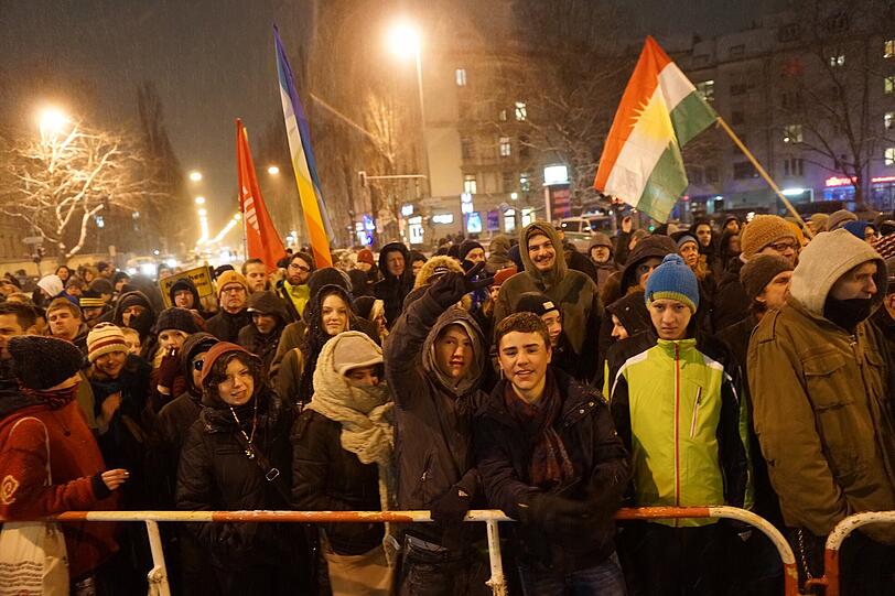 Am Goetheplatz kamen etwa 350 Bagida-Anhänger zur Kundgebung zusammen. Ihnen standen rund 650 Gegendemonstranten gegenüber.