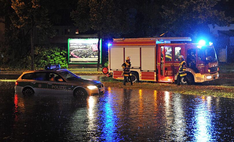 Schweres Unwetter in der Nacht zum Freitag in München: Es entstand ein Millionenschaden. Die Bilder von den Feuerwehreinsätzen
