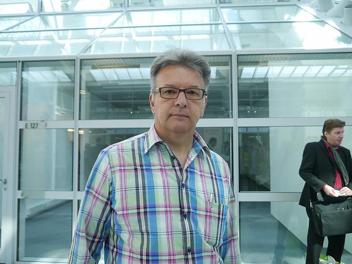 Manfred Seiler verbringt täglich vier bis fünf Stunden mit dem Kauf und Verkauf von Wertpapieren.