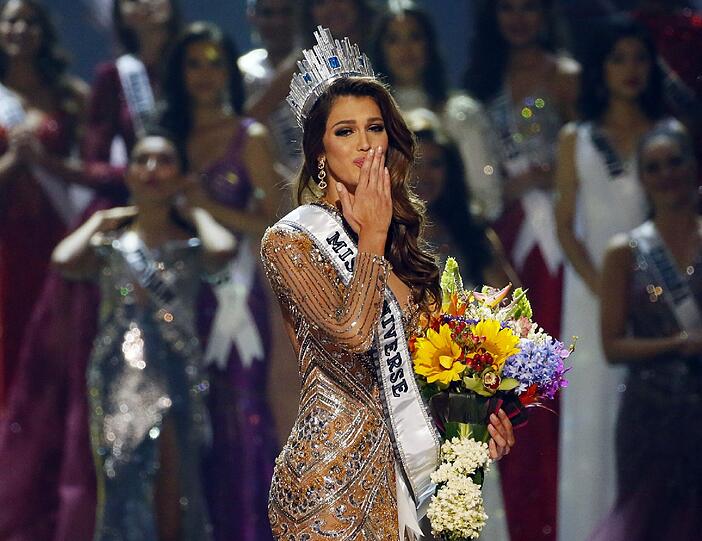 Küsse für das Publikum: Iris Mittenaere hat gewonnen