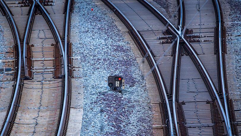 Für rund eine Stunde war die Strecke Eichstätt-Ingolstadt für Züge gesperrt. (Symbolbild) Für rund eine Stunde war die Strecke Eichstätt-Ingolstadt für Züge gesperrt. (Symbolbild)