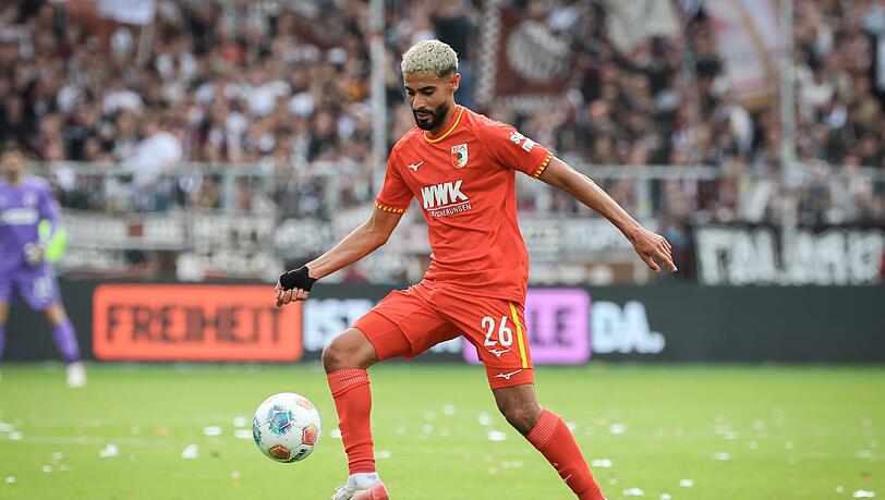Wird erneut verliehen: Elias Saad vom FC Augsburg (Archivbild)