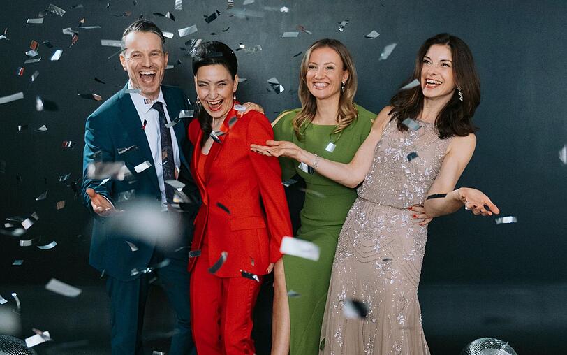 "Alles was zählt" feiert 20-Jahre-Jubiläum. Mit dabei sind die aktuellen Hauptdarstellerinnen und Hauptdarsteller, von links: Marc Dumitru, Tatjana Clasing, Ania Niedieck und Bianca Hein. "Alles was zählt" feiert 20-Jahre-Jubiläum. Mit dabei sind die aktuellen Hauptdarstellerinnen und Hauptdarsteller, von links: Marc Dumitru, Tatjana Clasing, Ania Niedieck und Bianca Hein.