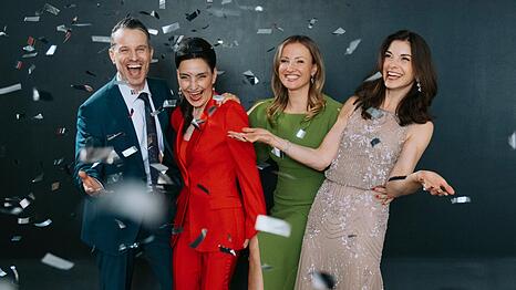 "Alles was z&auml;hlt" feiert 20-Jahre-Jubil&auml;um. Mit dabei sind die aktuellen Hauptdarstellerinnen und Hauptdarsteller, von links: Marc Dumitru, Tatjana Clasing, Ania Niedieck und Bianca Hein.
