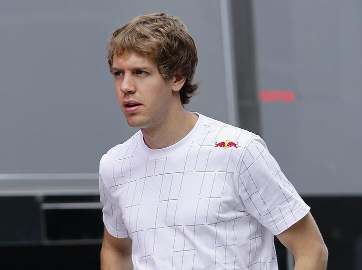 Sebastian Vettel holt sich ganz entspannt die Pole ab.