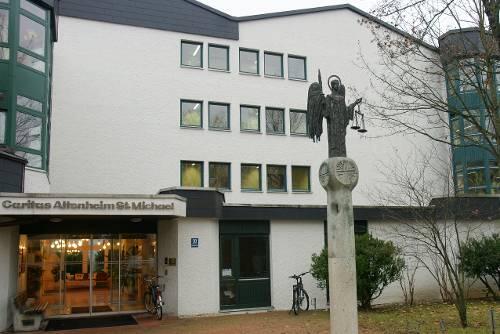 Blick auf die Senioren-Wohnanlage in Perlach