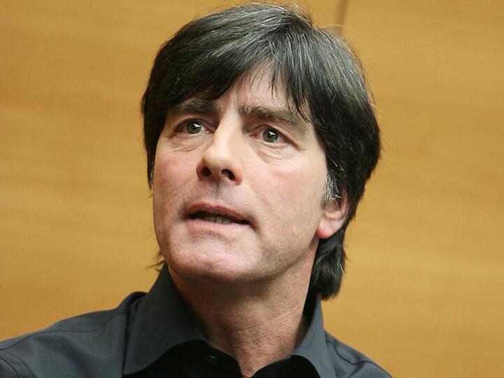 Nicht mehr sakrosant: Bundestrainer Joachim Löw wird von seinem Chef angegangen.