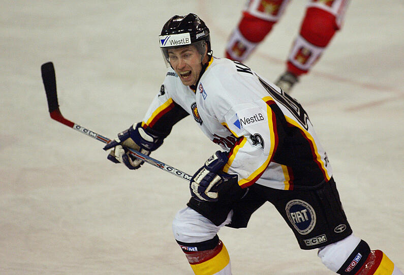 Klaus Kathan, Neuzugang des EHC, im Trikot der deutschen Nationalmannschaft.