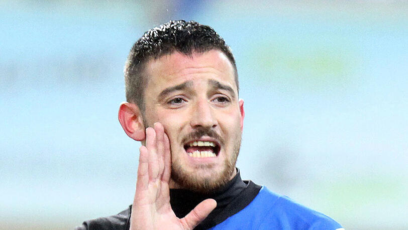 Deniz Naki spielte unter anderem für den FC St. Pauli und den SC Paderborn. Deniz Naki spielte unter anderem für den FC St. Pauli und den SC Paderborn.