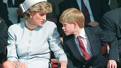 Lady Diana wird für immer die Königin der Herzen sein und als liebevolle Mutter mit großem sozialen Engagement in Erinnerung bleiben. Dieses Foto mit Sohn Harry entstand im Mai 1995. Diana starb am 31. August 1997 bei einem Autounfall in Paris.
