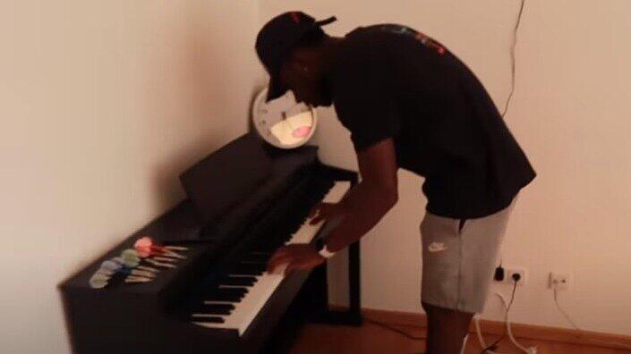 Einlage am E-Piano, in der Steckdose steckte aber zuvor das Kabel von der Dartsscheibe...