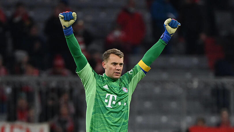 Hoch die Arme - und das gleich sieben Mal: Manuel Neuer bei seinem Comeback gegen Salzburg. Hoch die Arme - und das gleich sieben Mal: Manuel Neuer bei seinem Comeback gegen Salzburg.
