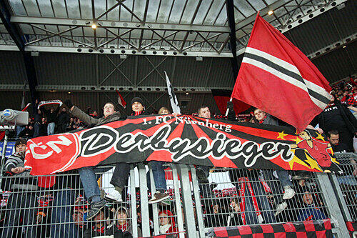 Prophetisch: das Transparent der Nürnberger Fans.