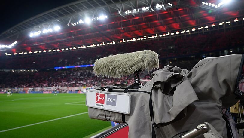 In der Auseinandersetzung von DFL und DAZN um TV-Rechte der Fußball-Bundesliga ist ein Urteil gefallen.