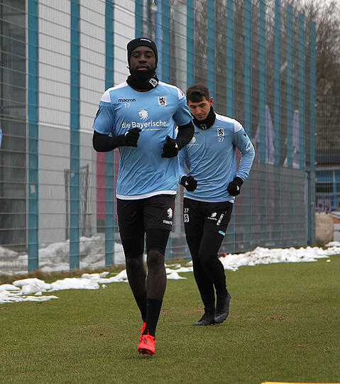 Prince Osei Owusu absolvierte am Montag sein erstes Training beim TSV 1860 - die Bilder!
