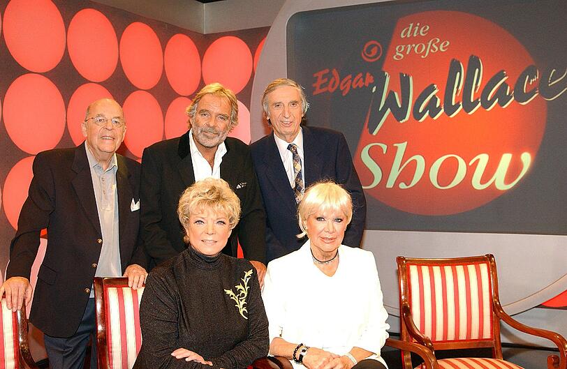 Howland bei Kabel 1: "Die große Edgar Wallace Show" lief am 1.09.04. Die anderen Gäste waren: Grit Böttcher, Ingrid van Bergen, Thomas Fritsch, Herbert Fux (von links nach rechts).