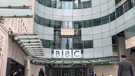 Die BBC bedauert, nach anti-israelischen Äußerungen beim Glastonbury-Festival die Übertragung nicht abgebrochen zu haben. (Archivfoto)