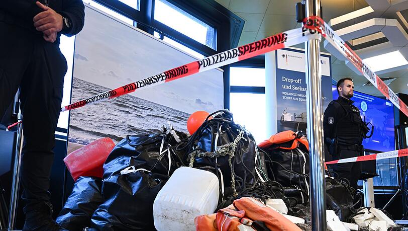 Rund 630 Kilogramm Kokain sind bei einem gescheiterten See-Drogentransport an die Insel Borkum angeschwemmt worden. Rund 630 Kilogramm Kokain sind bei einem gescheiterten See-Drogentransport an die Insel Borkum angeschwemmt worden.