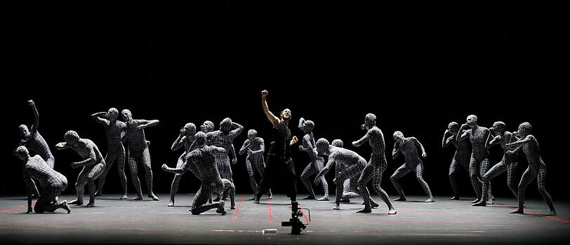 Inspiriert von Videospielen: Das Ballett des Staatstheaters am Gärtnerplatz in Eyal Dadons Ballett &bdquo;Salome Tanz&ldquo;.