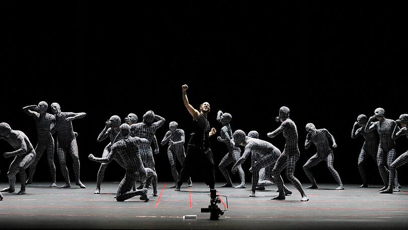Inspiriert von Videospielen: Das Ballett des Staatstheaters am Gärtnerplatz in Eyal Dadons Ballett „Salome Tanz“. Inspiriert von Videospielen: Das Ballett des Staatstheaters am Gärtnerplatz in Eyal Dadons Ballett „Salome Tanz“.