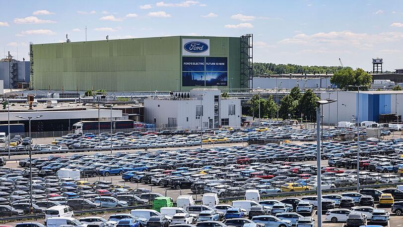 Das Angebot an Ford-Neuwagen auf dem Gelände des Kölner Werks ist groß, die Nachfrage aber hat noch Luft nach oben.