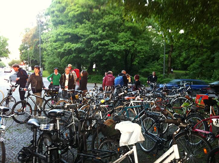 Am Friedensengel geht die Radeltour los los.