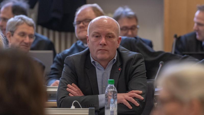 Joachim Wolbergs (SPD), suspendierter Regensburger Oberbürgermeister, sitzt im Verhandlungssaal im Landgericht. Foto: Armin Weigel Joachim Wolbergs (SPD), suspendierter Regensburger Oberbürgermeister, sitzt im Verhandlungssaal im Landgericht. Foto: Armin Weigel
