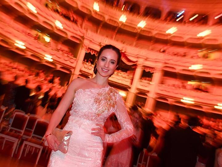 Schauspielerin Stephanie Stumph beim 14. Semperopernball im Hotel Kempinski.