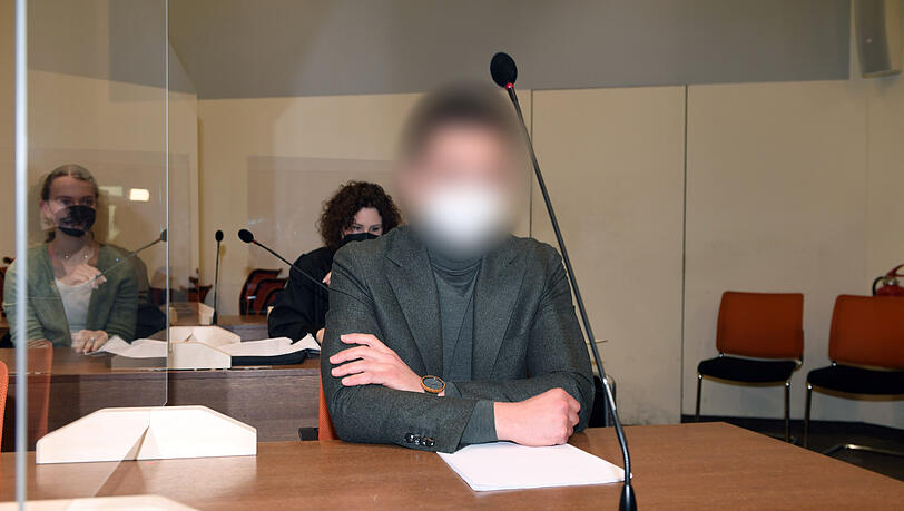 Der angeklagte Polizist beim Prozessauftakt. Er soll in den Drogenskandal im Münchner Polizeipräsidium verwickelt sein.